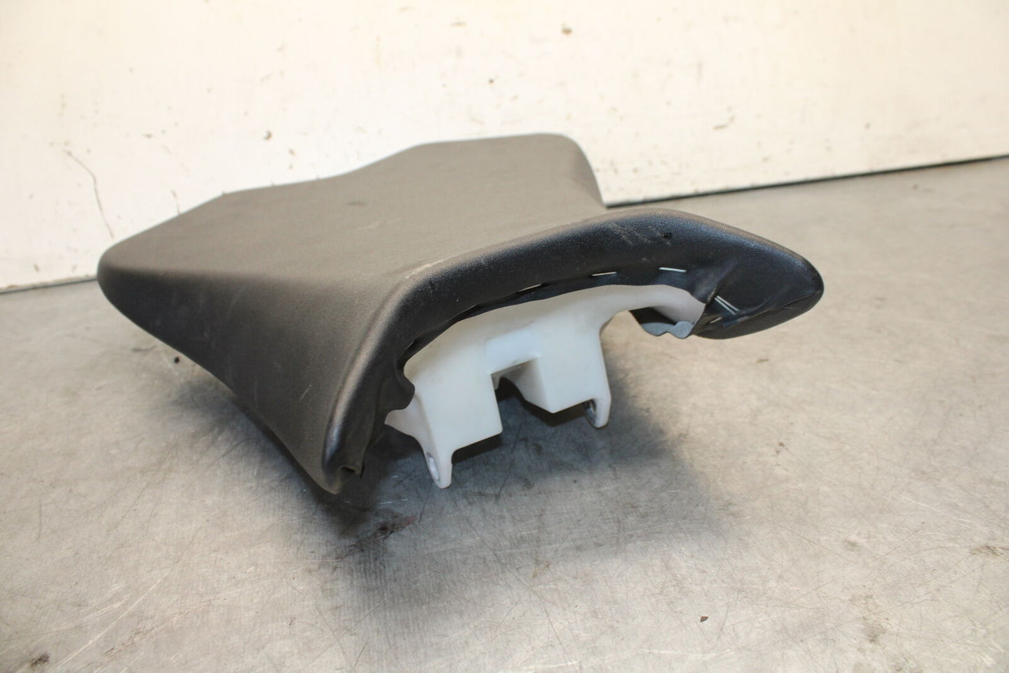 13-18 KAWASAKI NINJA ZX6R FRONT DRIVERS SEAT PAD SADDLE BB682