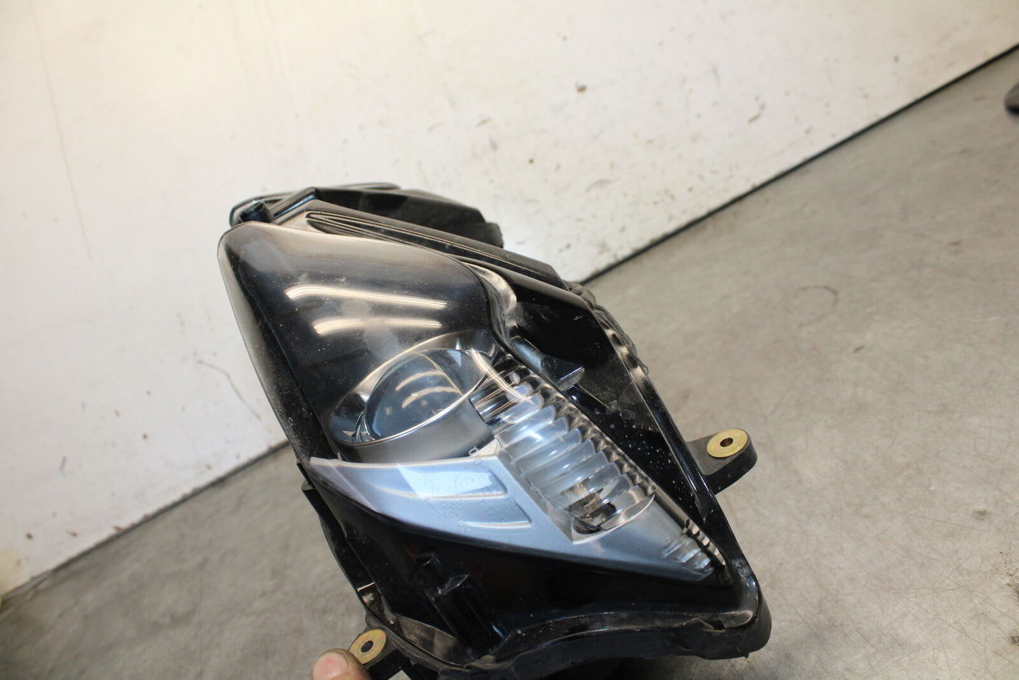 07-08 TRIUMPH DAYTONA 675 FRONT HEADLIGHT HEAD LIGHT LAMP BB685