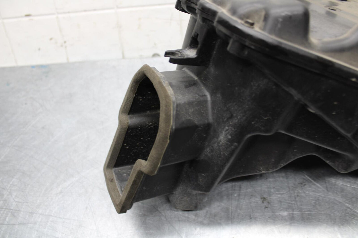 06-07 TRIUMPH DAYTONA 675 DAYTONA 675 AIRBOX AIR INTAKE FILTER BOX BB441