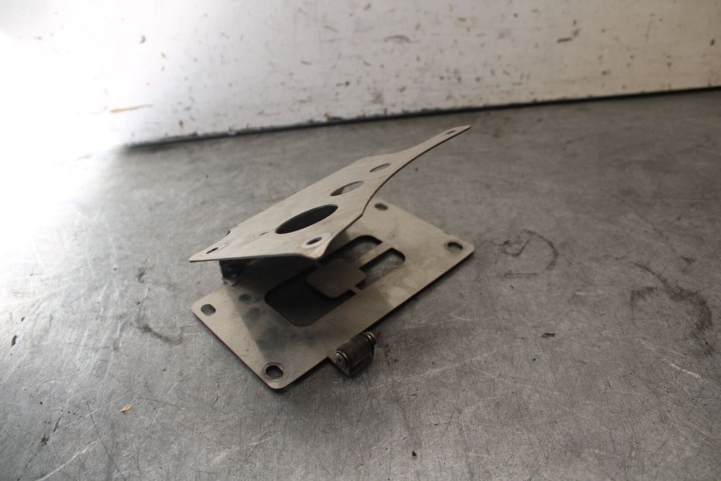07-08 TRIUMPH DAYTONA 675 AFTERMARKET FENDER ELIMINATOR LICENSE BRACKET BB685