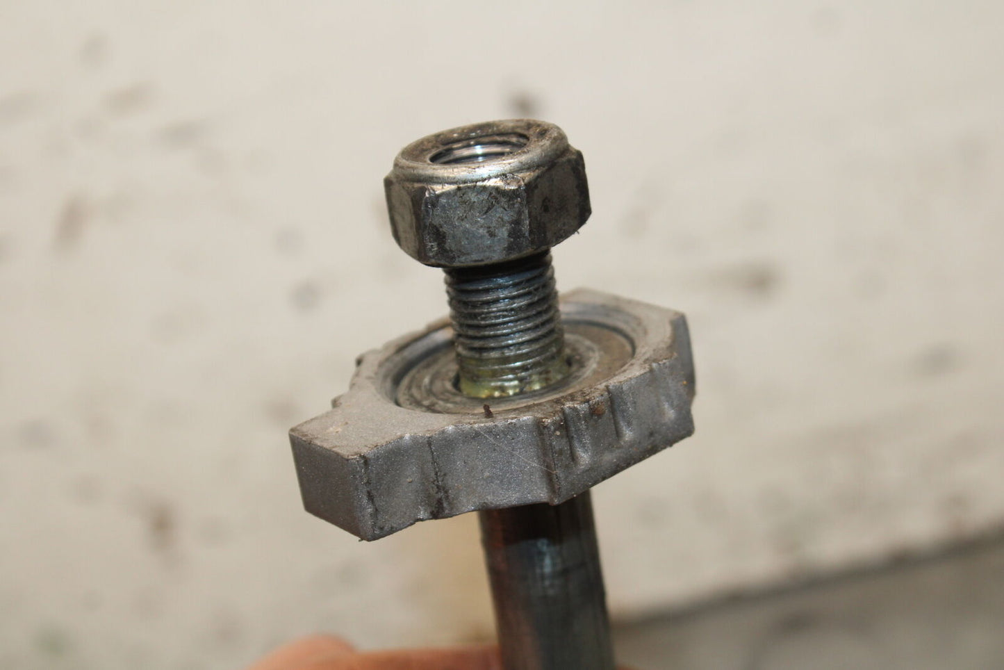 13-16 KTM 390 DUKE REAR AXLE BACK WHEEL RIM PIVOT BOLT AXEL BB748