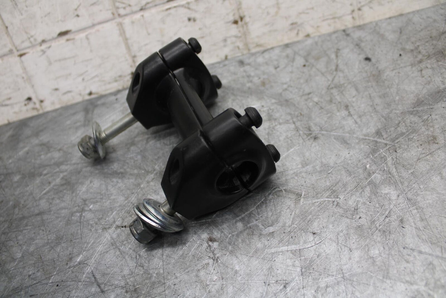 22-23 HUSQVARNA SVARTTPILEN 401 HANDLEBAR RISERS BB541