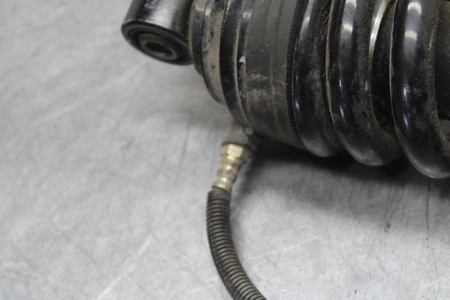 01-06 TRIUMPH TIGER 955I REAR BACK SHOCK ABSORBER SUSPENSION BB693