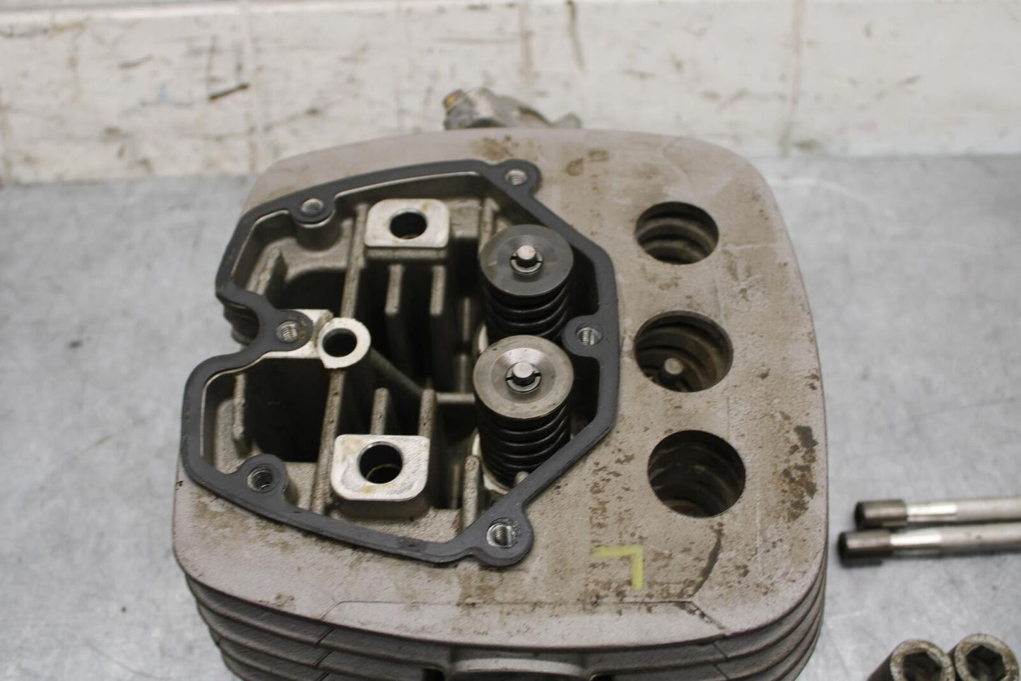 16-17 MOTO GUZZI V7 II ENGINE TOP END CYLINDER LEFT HEAD BB57