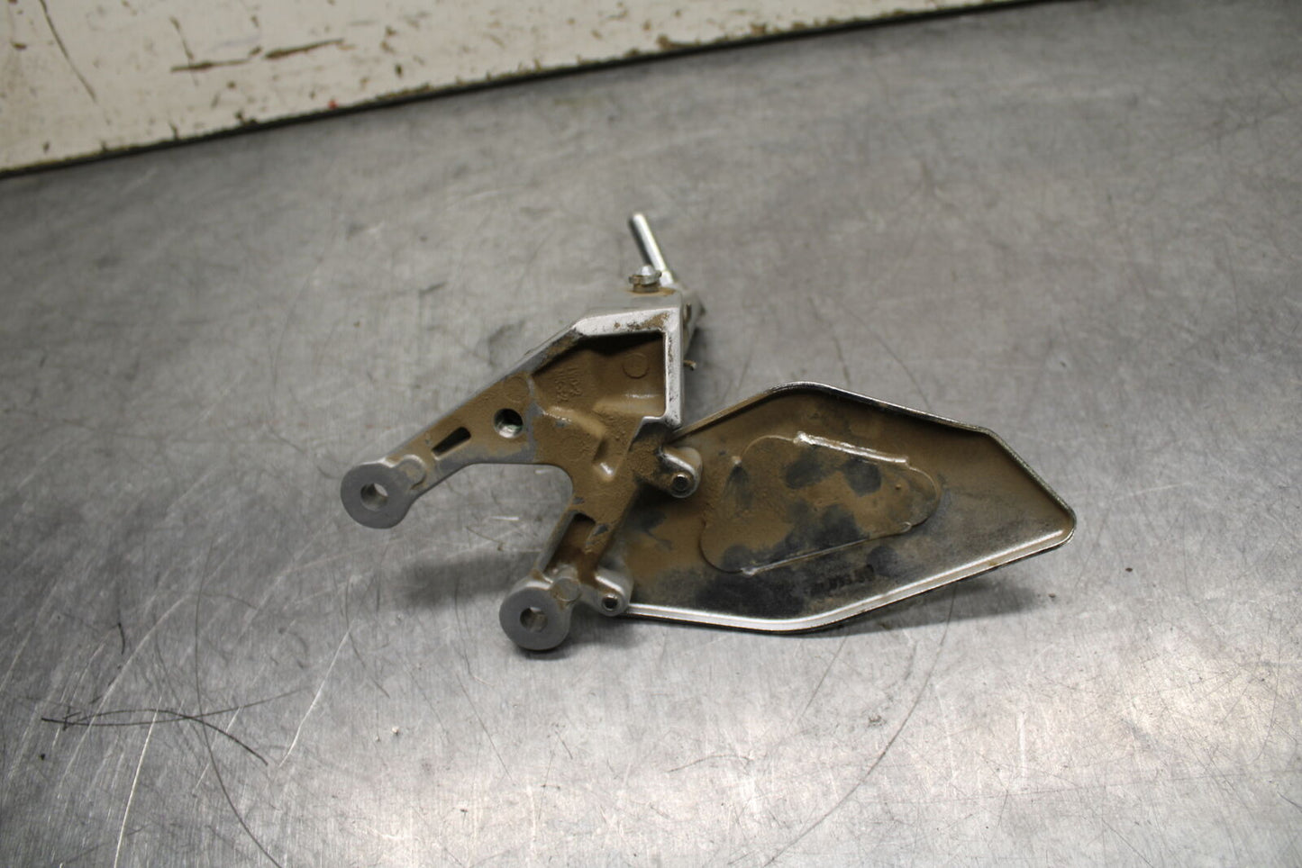 19-24 YAMAHA R3 LEFT REARSET REAR SET DRIVER FOOT PEG REST STOP BB736