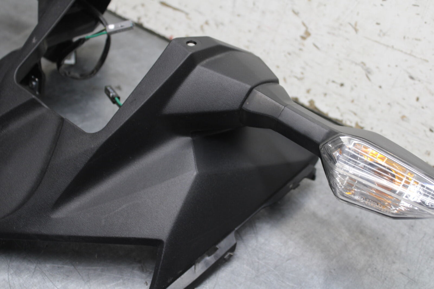 19-22 KAWASAKI Z400 FRONT CENTER COWL FAIRING & TURN SIGNALS BB738