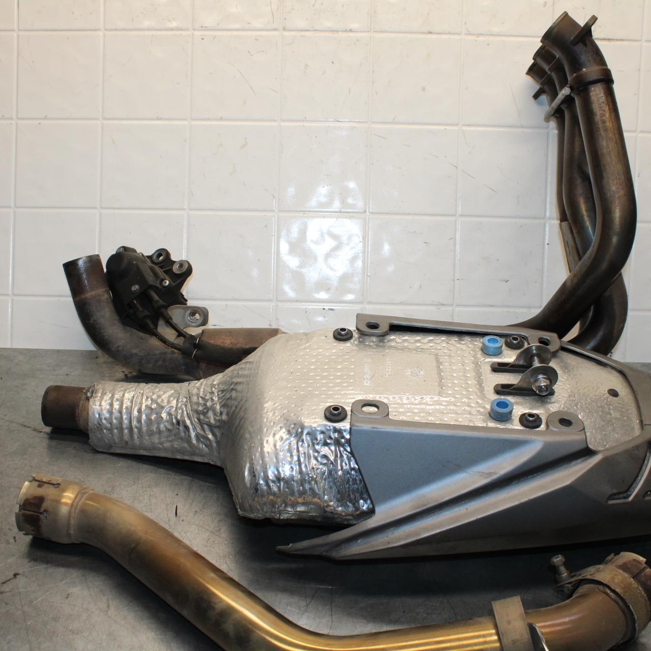 2009 Triumph Daytona 675 FULL EXHAUST SYSTEM HEADERS PIPE MUFFLER T2203710 BB584