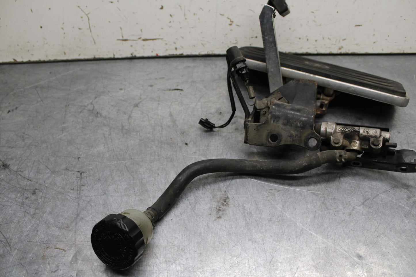 99-00 YAMAHA V STAR 1100 RIGHT FRONT FOOT REST PEG STEP BB711