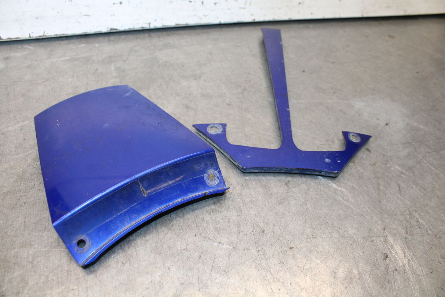 03-07 SUZUKI SV1000S CENTER REAR BACK TAIL FAIRING COVER TRIM COWL BB657