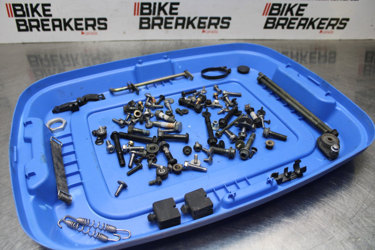 05 YAMAHA YZF R6 MOUNTING BOLTS HARDWARE MOTOR SCREWS BB814