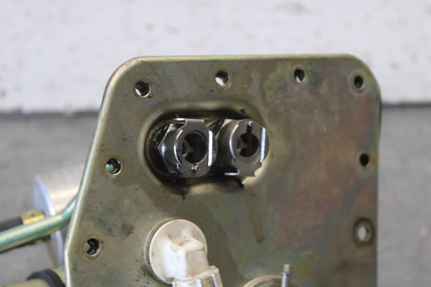 01-06 TRIUMPH TIGER 955I FUEL PUMP GAS PETROL SENDER UNIT BB693