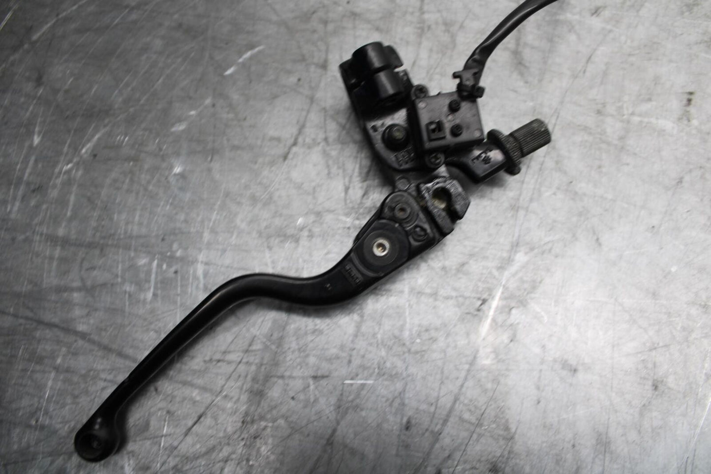 21 HUSQVARNA VITPILEN 401 CLUTCH PERCH MOUNT WITH LEVER BB467