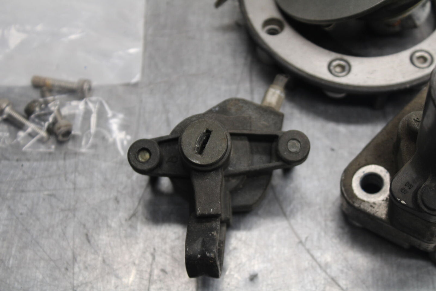 96-07 YAMAHA YZF600R IGNITION LOCK KEY SET W/ GAS CAP AND SEAT LOCK BB746
