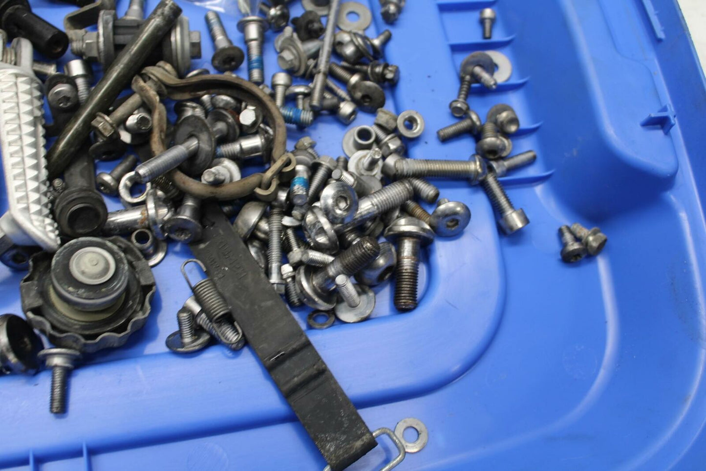 07-16 TRIUMPH STREET TRIPLE BOLTS HARDWARE MOTOR SCREWS BB361