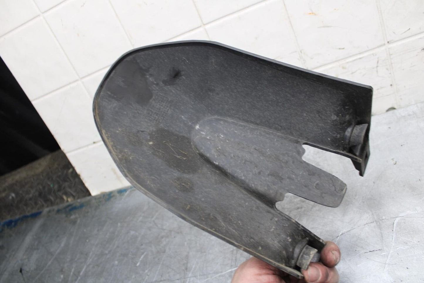 21 HUSQVARNA VITPILEN 401 REAR BACK WHEEL TIRE HUGGER FENDER BB467