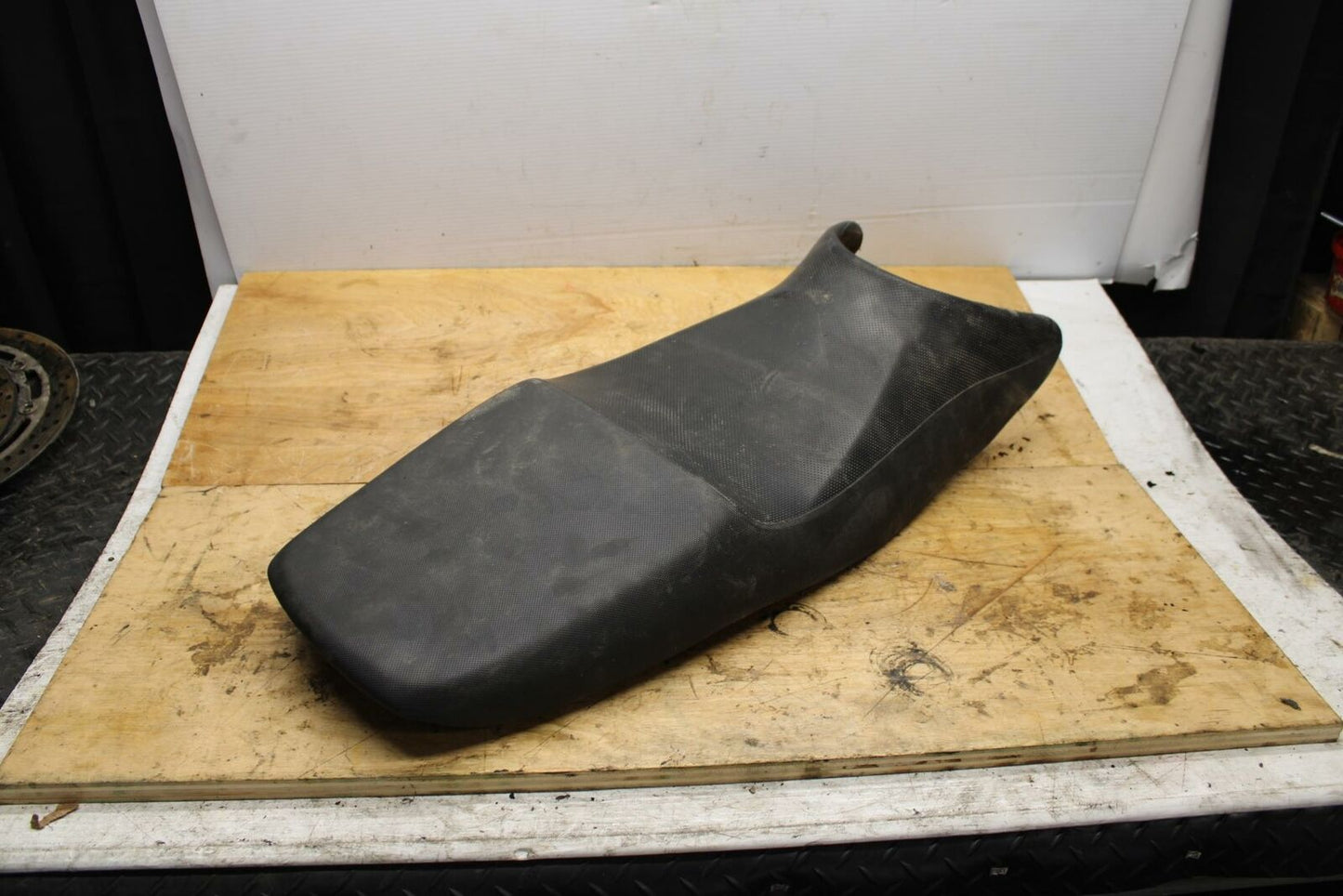 04-09 SUZUKI GS500F FRONT REAR SEAT SADDLE BB 335