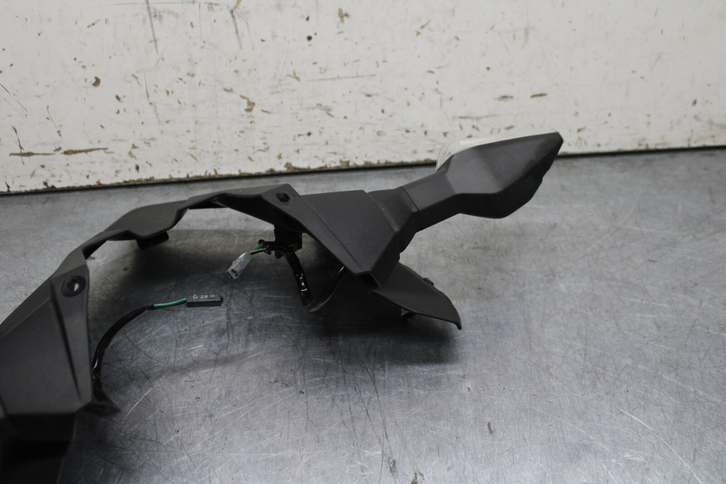 19-22 KAWASAKI Z400 FRONT CENTER COWL FAIRING & TURN SIGNALS BB738