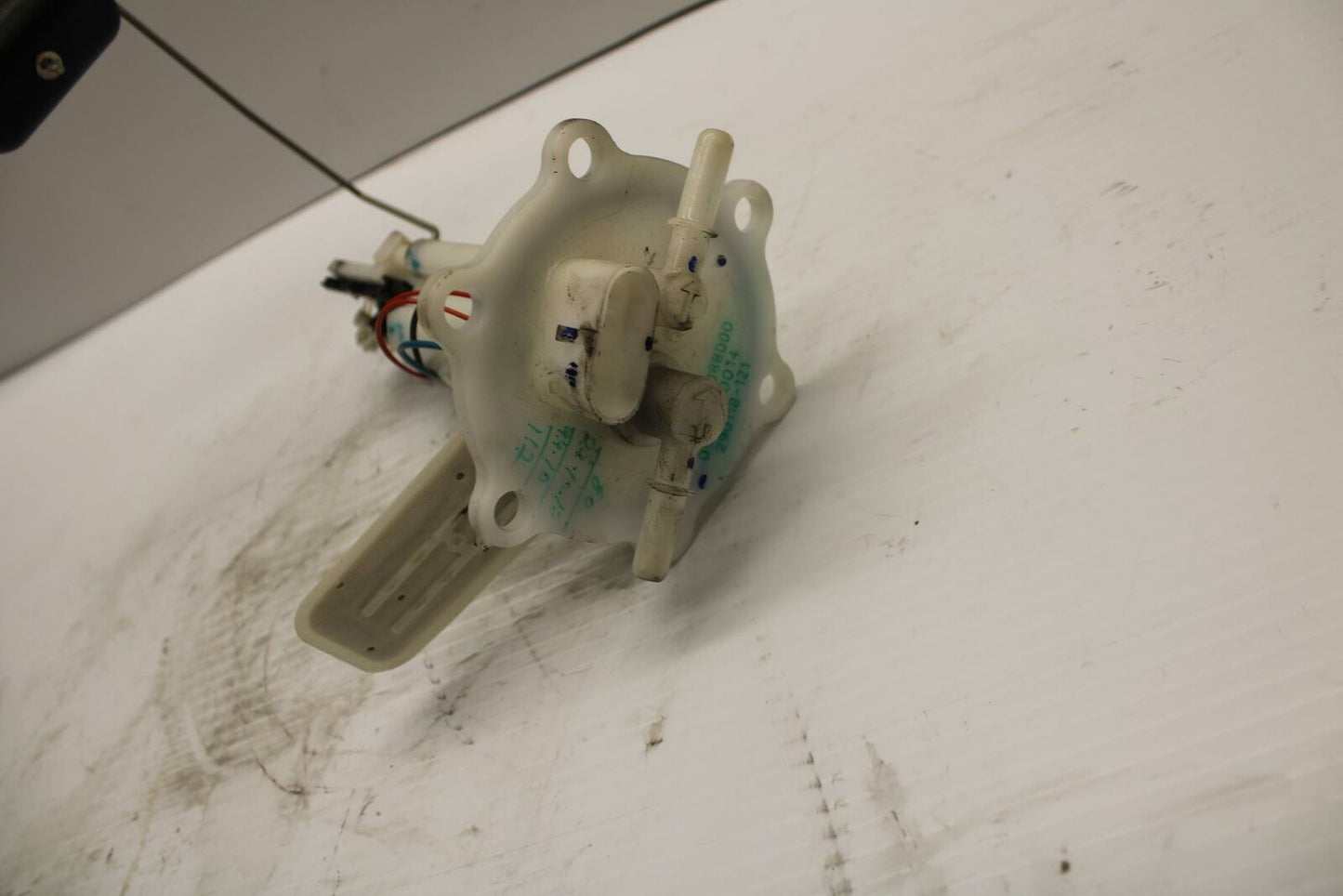 18-20 HUSQVARNA VITPILEN 401 FUEL PUMP GAS PETROL SENDER UNIT BB248