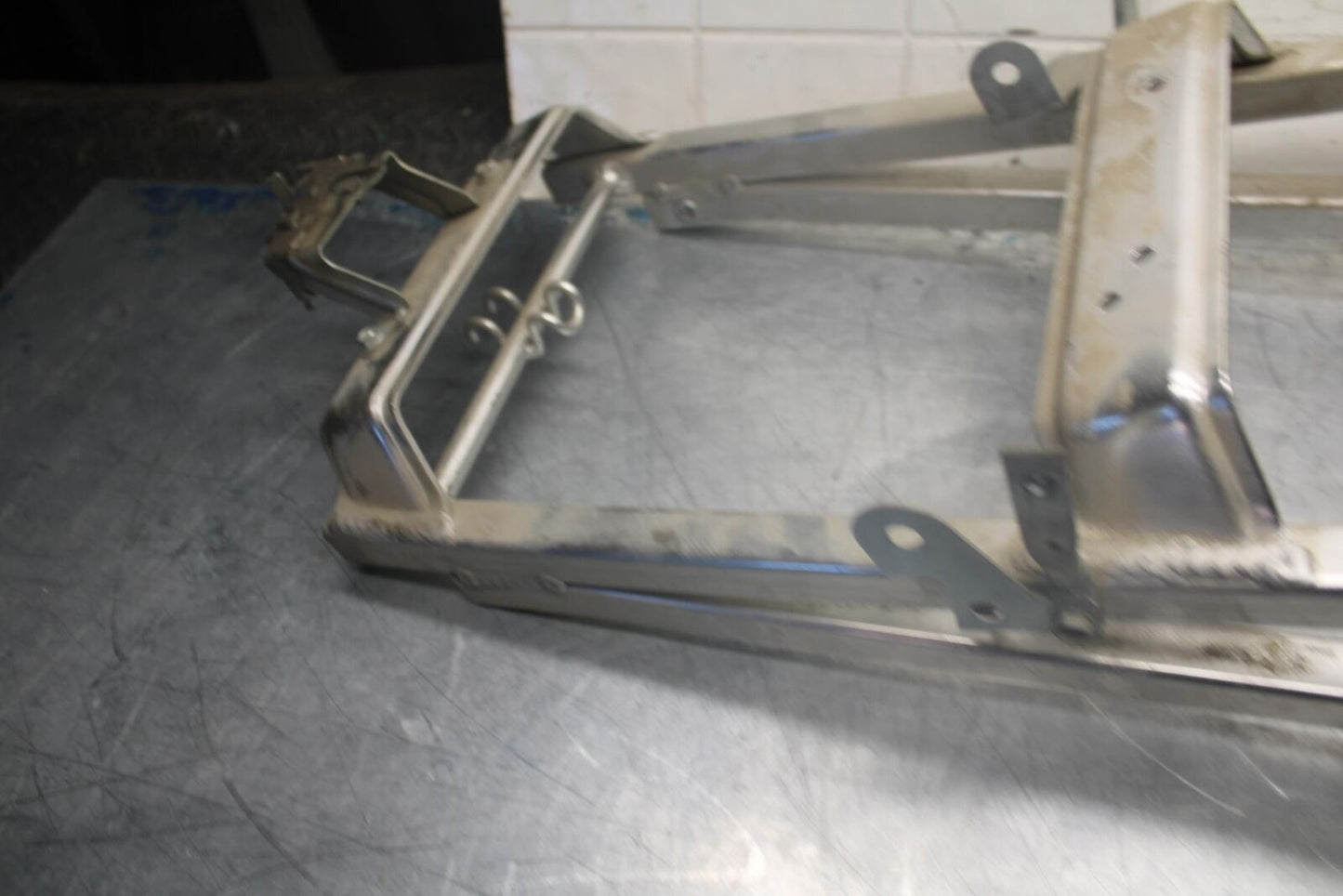 98-99 HONDA CBR900RR REAR SUBFRAME BACK SUB FRAME BB458