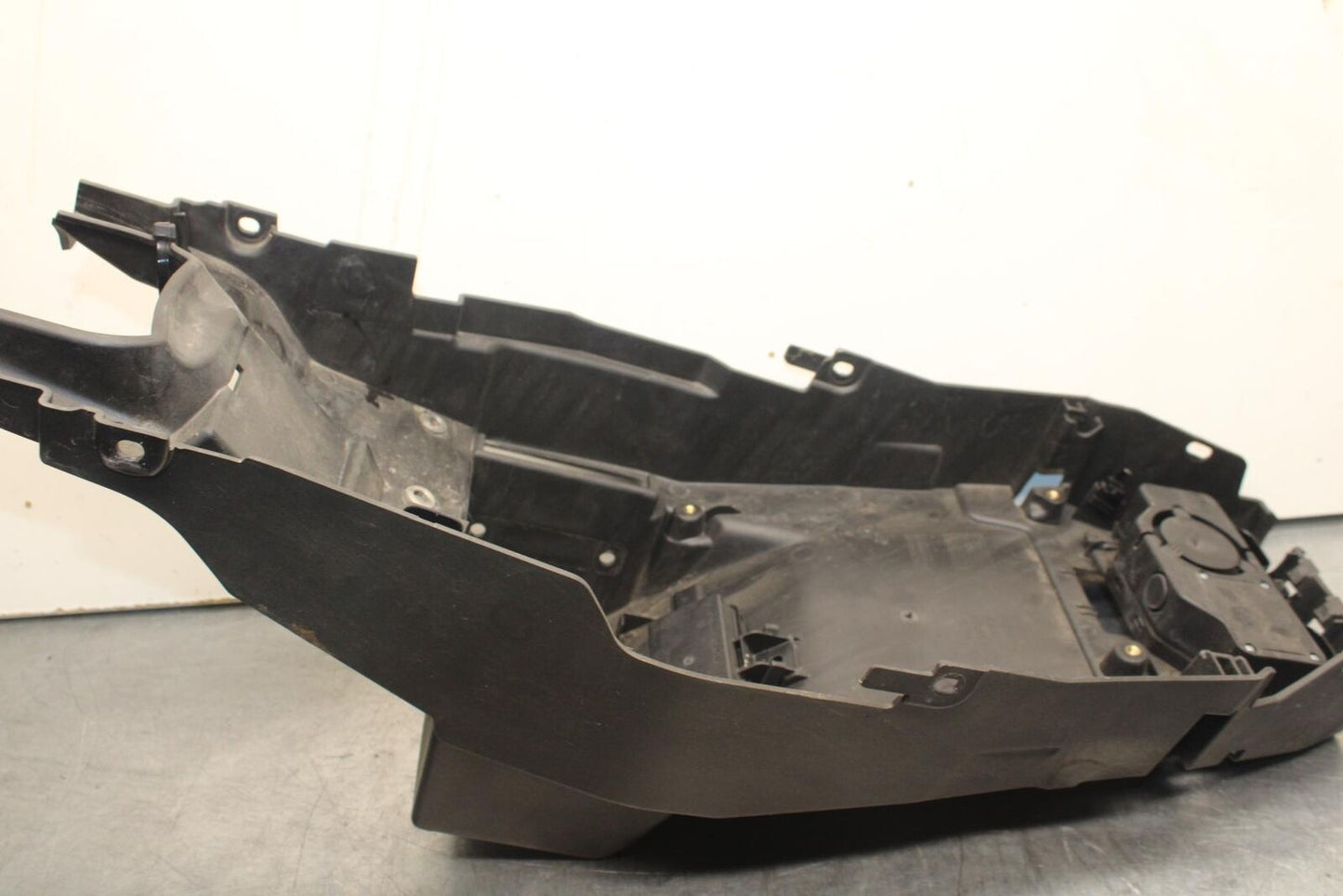 20-23 BMW F900R REAR BACK TAIL UNDERTAIL FAIRING COWL FENDER BB603