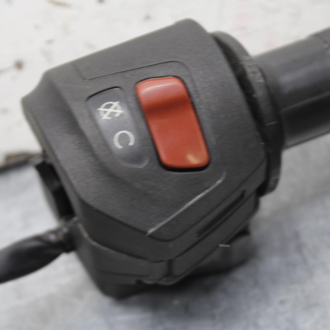 16-24 KTM 390 RC RIGHT THROTTLE GRIP BB648