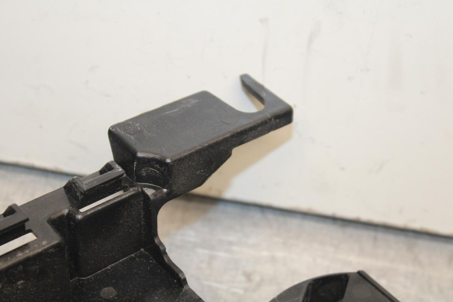 20-23 BMW F900R REAR BACK TAIL UNDERTAIL BATTERY TRAY PLASTIC BB603