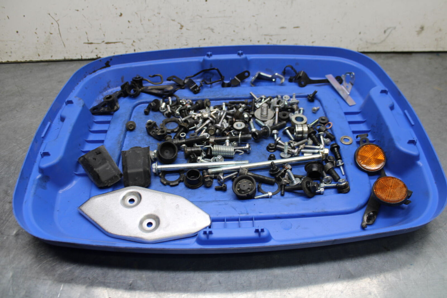 19-24 YAMAHA R3 MOUNTING BOLTS HARDWARE MOTOR SCREWS BB736