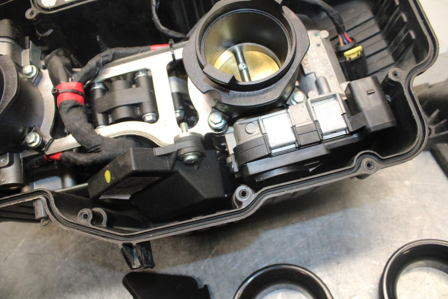 2009 Aprilia Shiver 750 SL750 AIRBOX AIR INTAKE FILTER BOX W INJECTORS BB506
