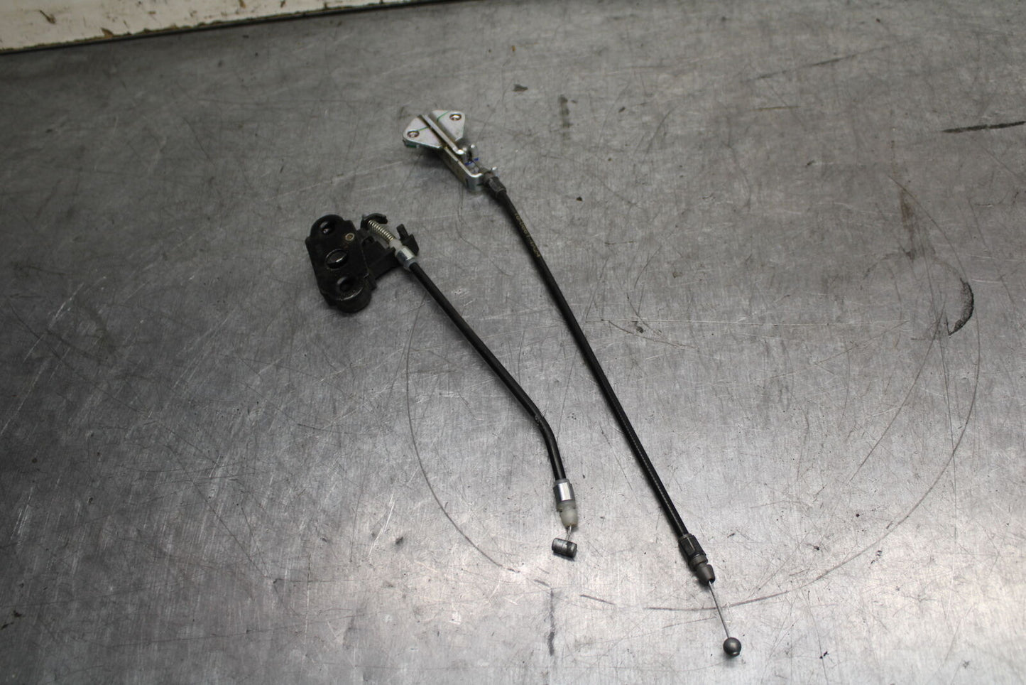 24 KAWASAKI NINJA 500 ABS REAR PASSENGER SEAT LATCH LOCK ASSEMBLY BB744