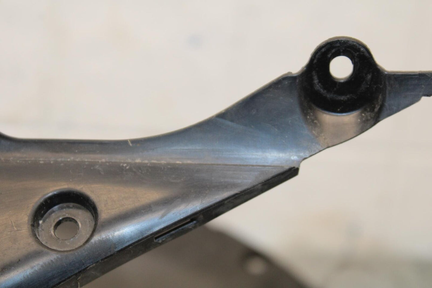 20 SUZUKI GSXR 1000 CENTER UNDER PANEL TRIM COWL BB597