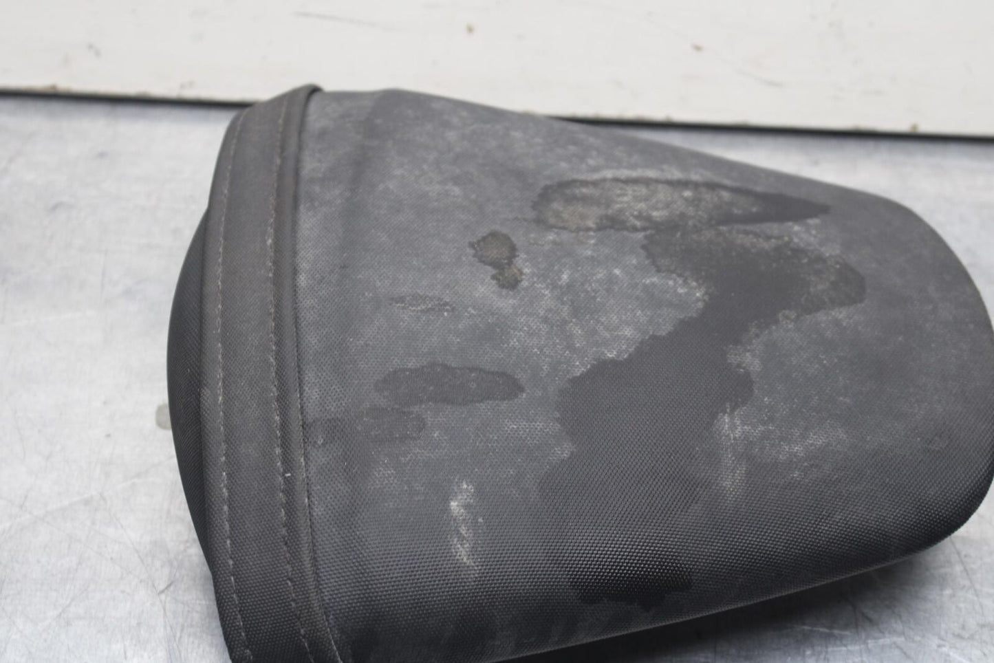 2011 Suzuki GSXR600 REAR BACK PASSENGER TANDEM SEAT PAD SADDLE PILLION BB605