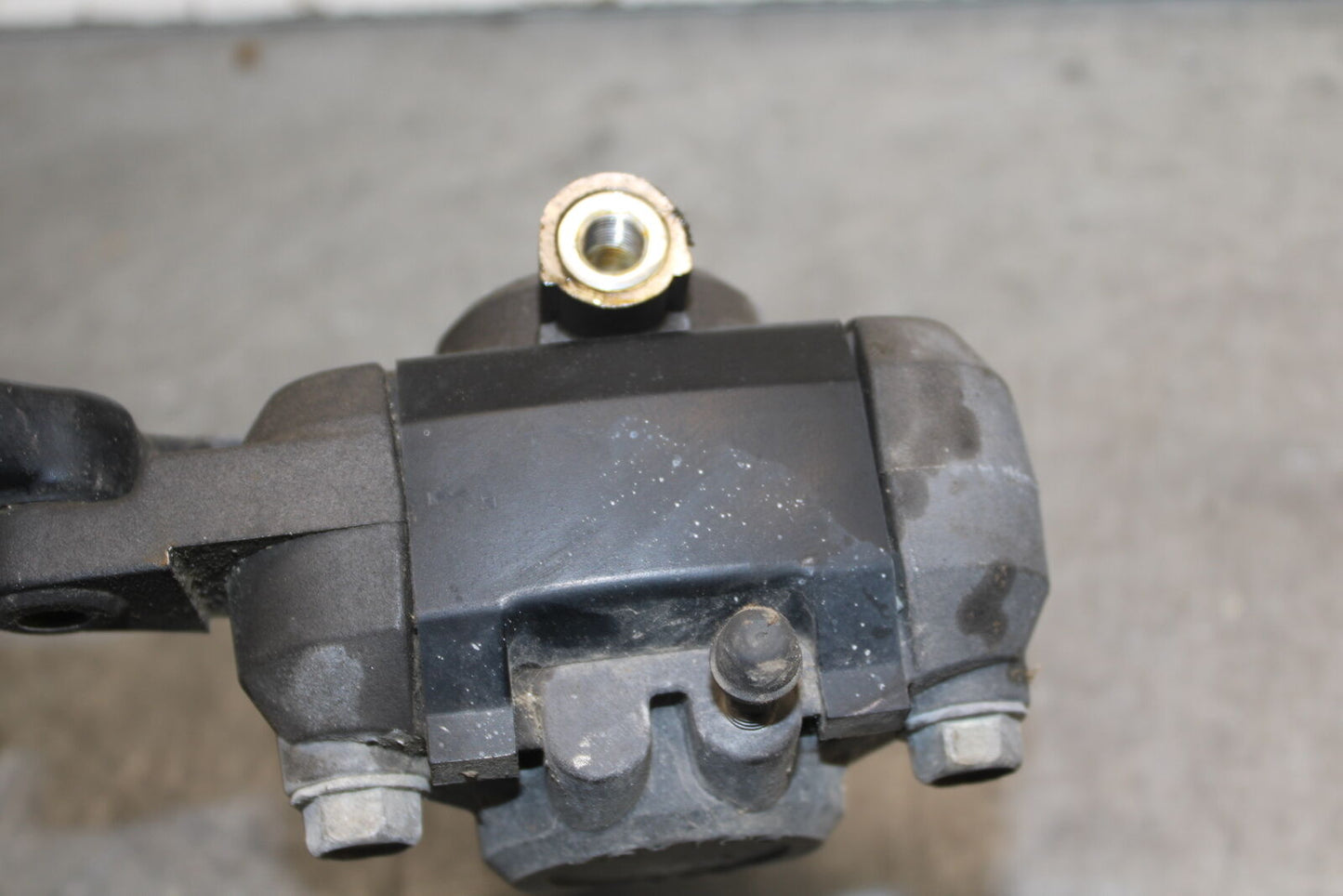 87-03 SUZUKI INTRUDER 1400 VS1400GLP REAR BACK BRAKE CALIPER W MOUNT BB702