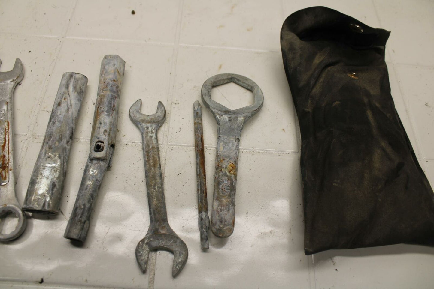 01-02 SUZUKI GSXR750 STOCK TOOLS OEM TOOL BAG KIT SET BB402