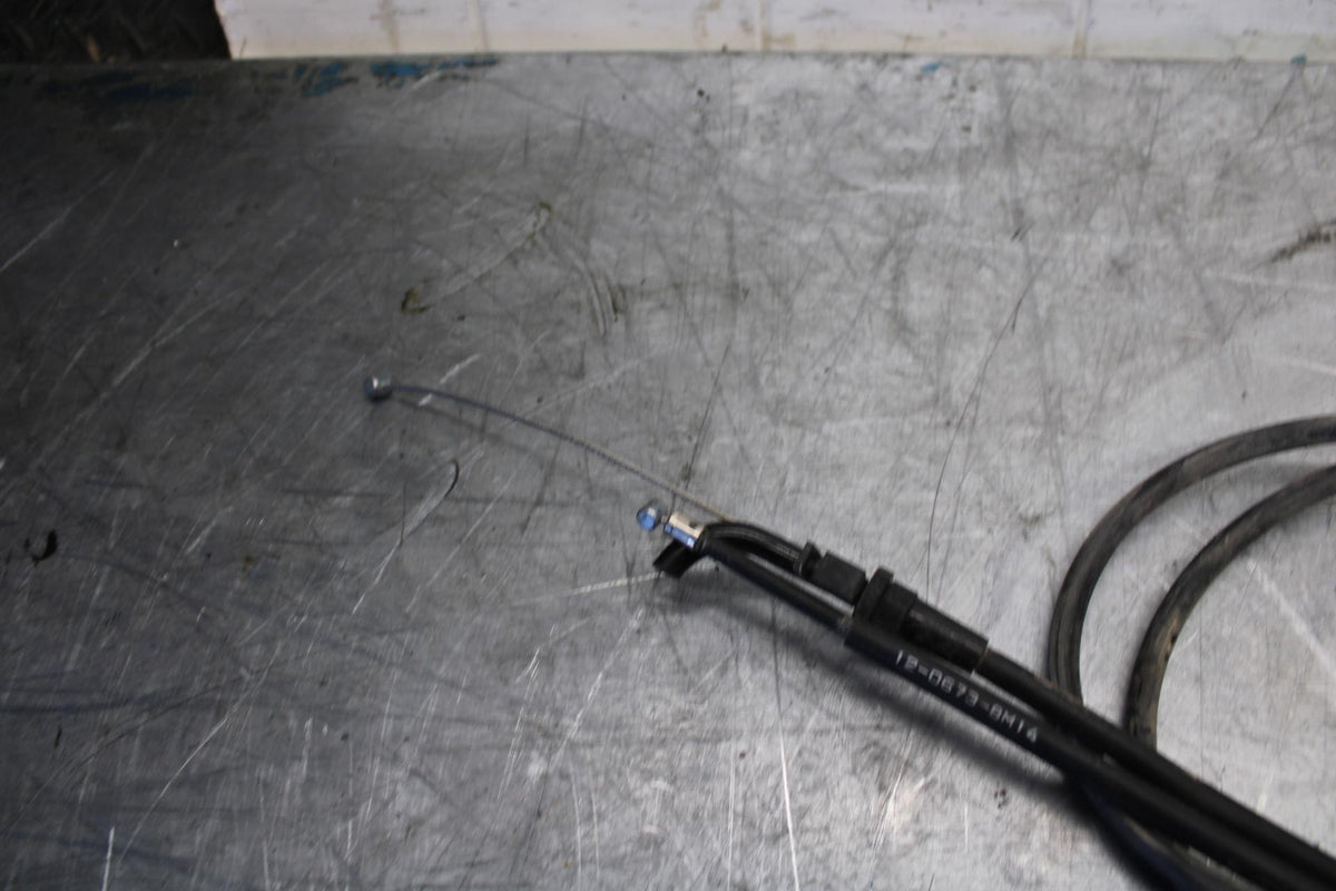 18 KAWASAKI Z 400 THROTTLE CABLES LINES BB469