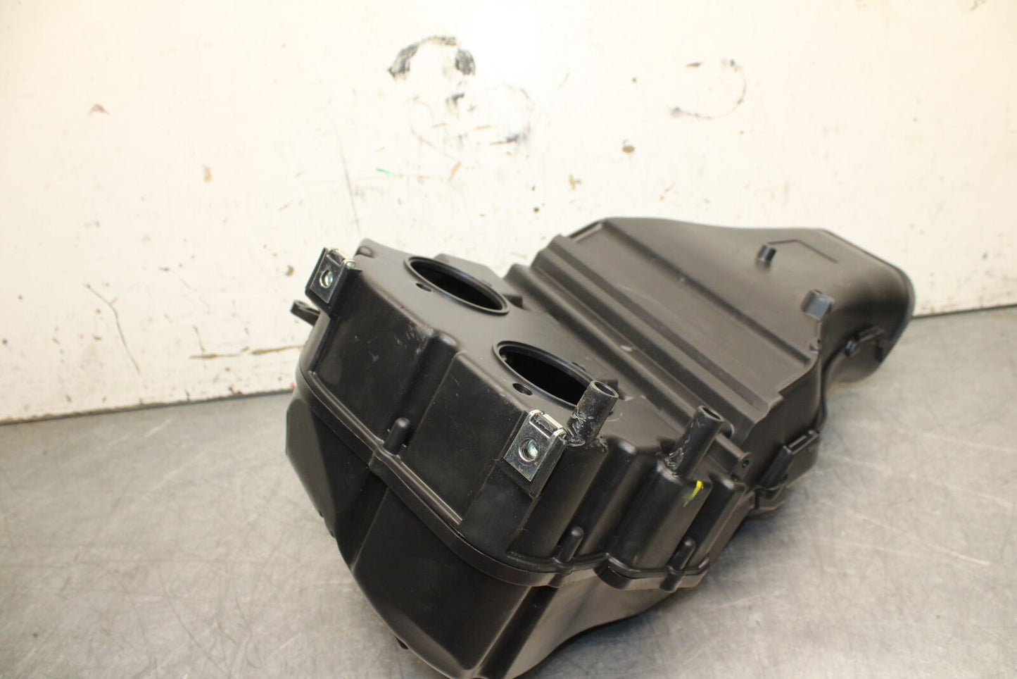 21-24 APRILIA TUONO 660 FACTORY AIRBOX AIR INTAKE FILTER BOX BB733