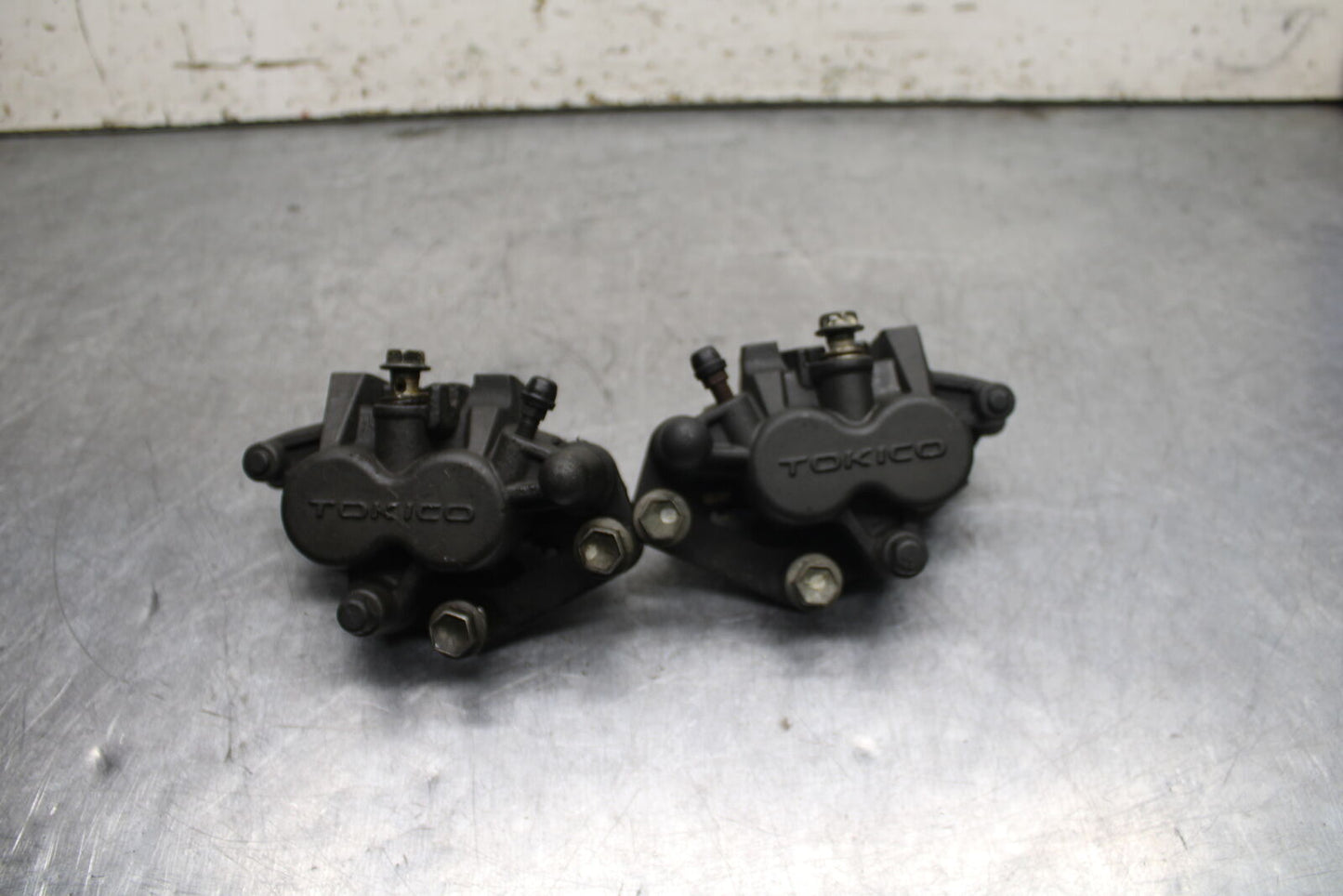 04-05 SUZUKI KATANA 750 GSX750F RIGHT LEFT FRONT BRAKE CALIPER PAIR BB110