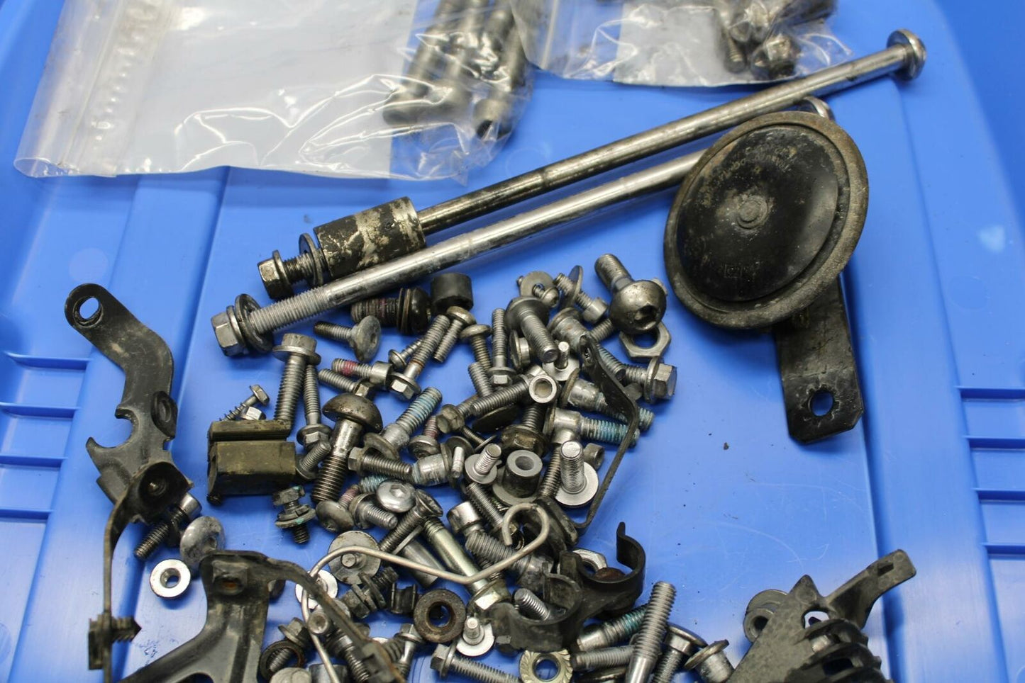 07-16 TRIUMPH STREET TRIPLE ENGINE MOUNTING BOLTS MIXED HARDWARE SCREWS BB356