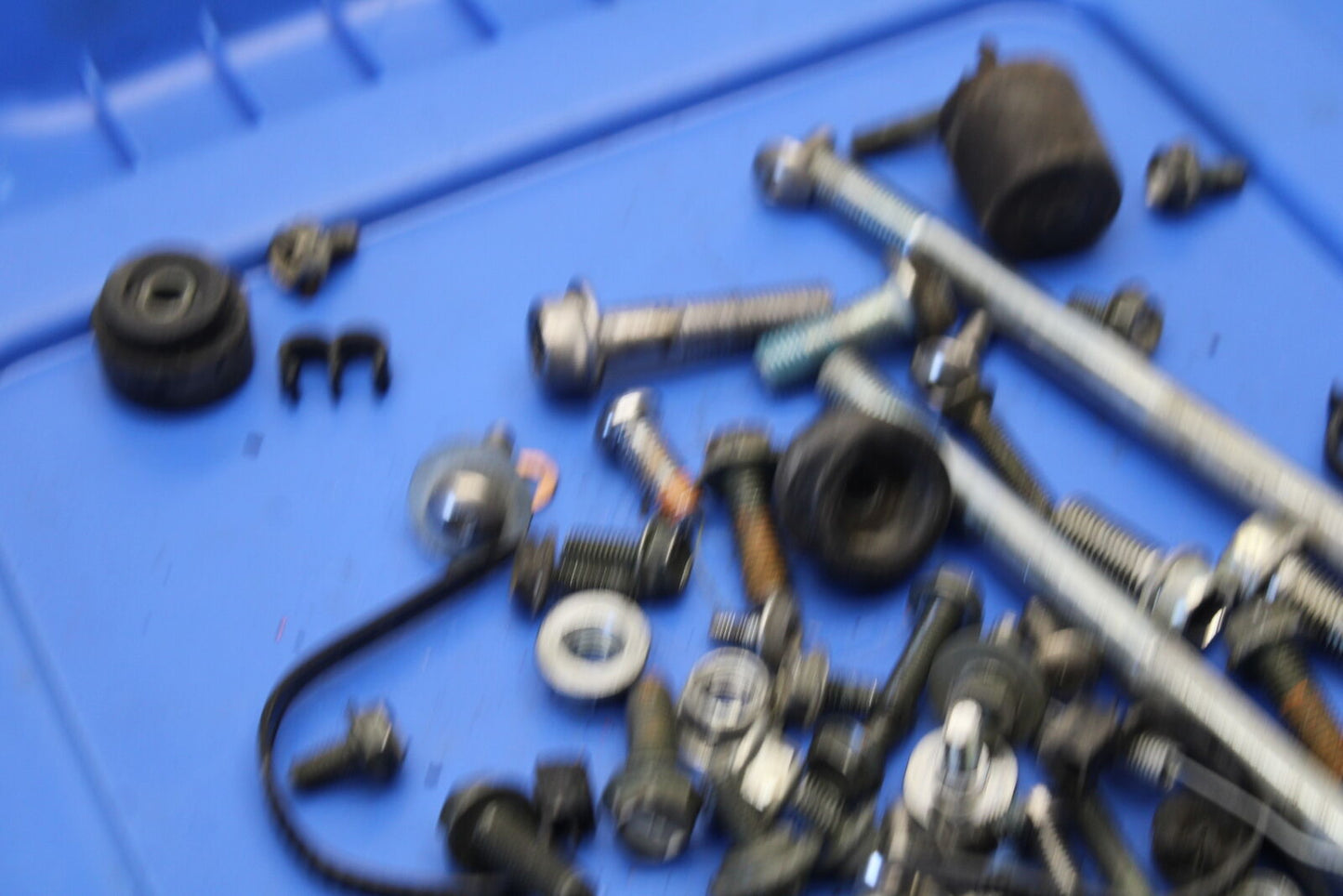 04 SUZUKI GSXR600 LEFTOVER MOUNTING BOLTS HARDWARE MOTOR SCREWS BB676
