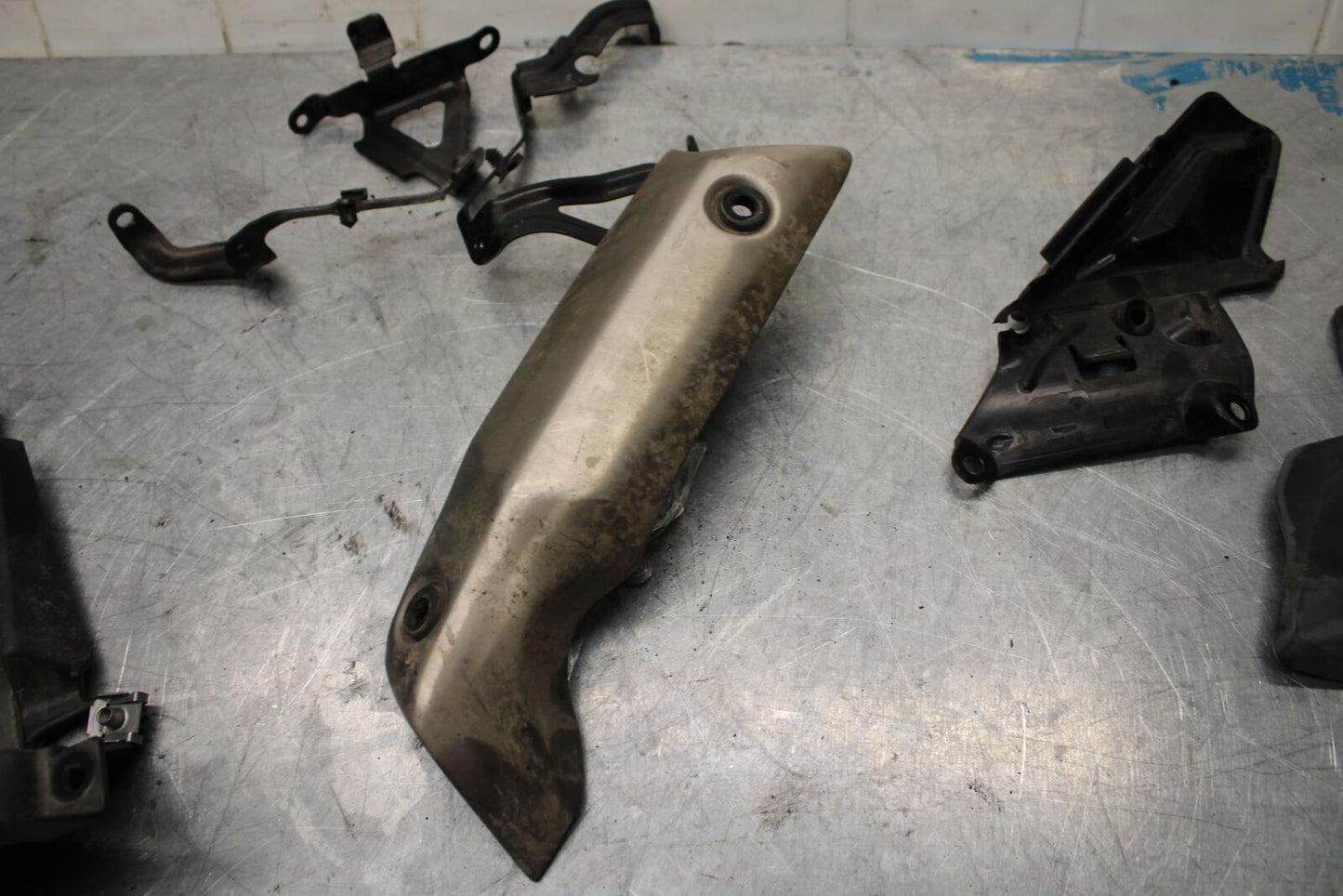 14-15 TRIUMPH STREET TRIPLE R LEFT OVER BRACKET MOUNT BB441