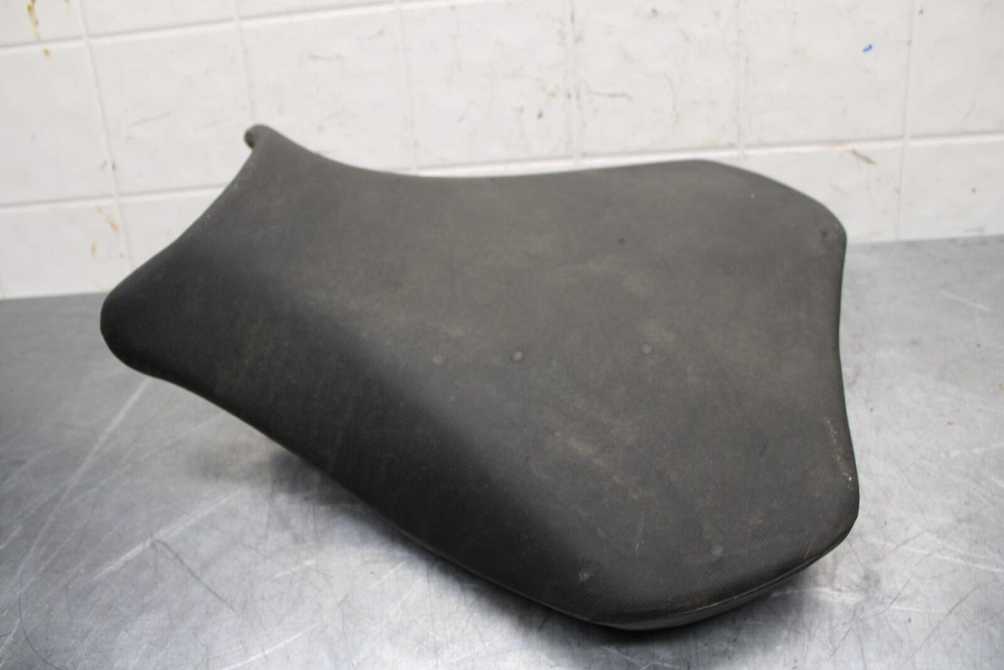 20 SUZUKI GSXR 1000 FRONT DRIVERS SEAT PAD SADDLE PILLION BB597