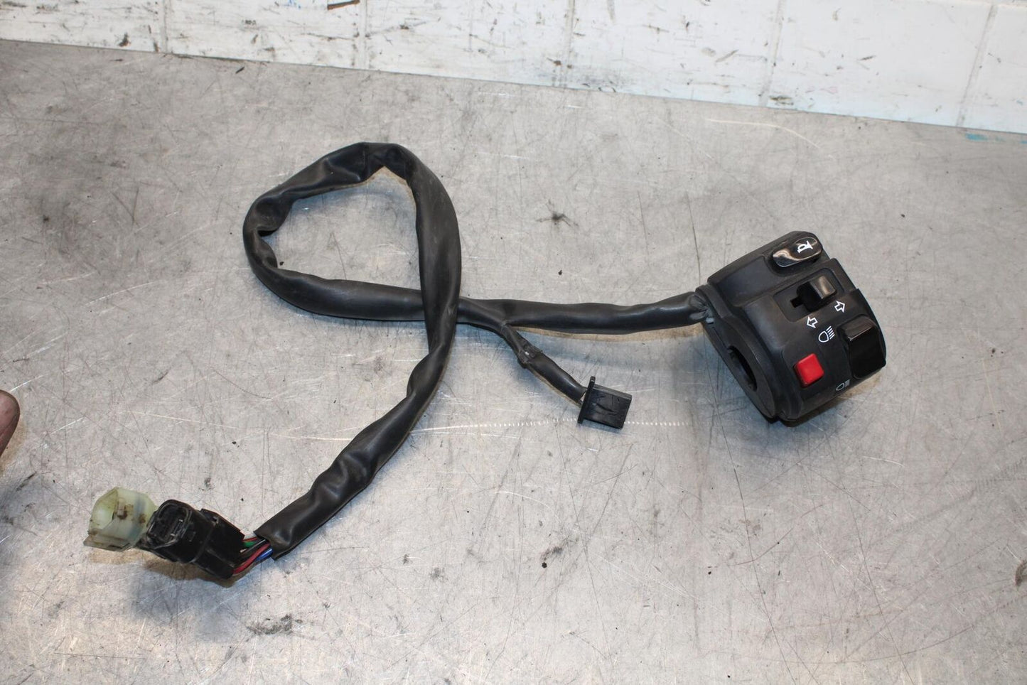 17 KAWASAKI Z900 ZR900 LEFT CLIP ON HANDLE HORN SIGNALS SWITCH SWITCHES BB549