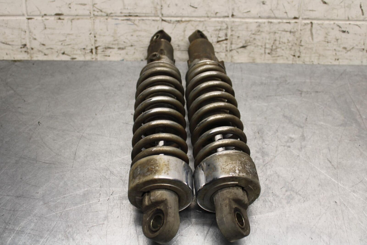 1979 Yamaha XS1100 REAR SHOCK ABSORBER 2H9-22210-00-00 2H9-22210-10-00 BB572