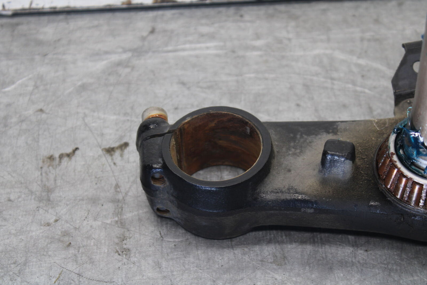 01-06 TRIUMPH TIGER 955I FRONT FORKS CLAMP LOWER TRIPLE TREE STEM BB693