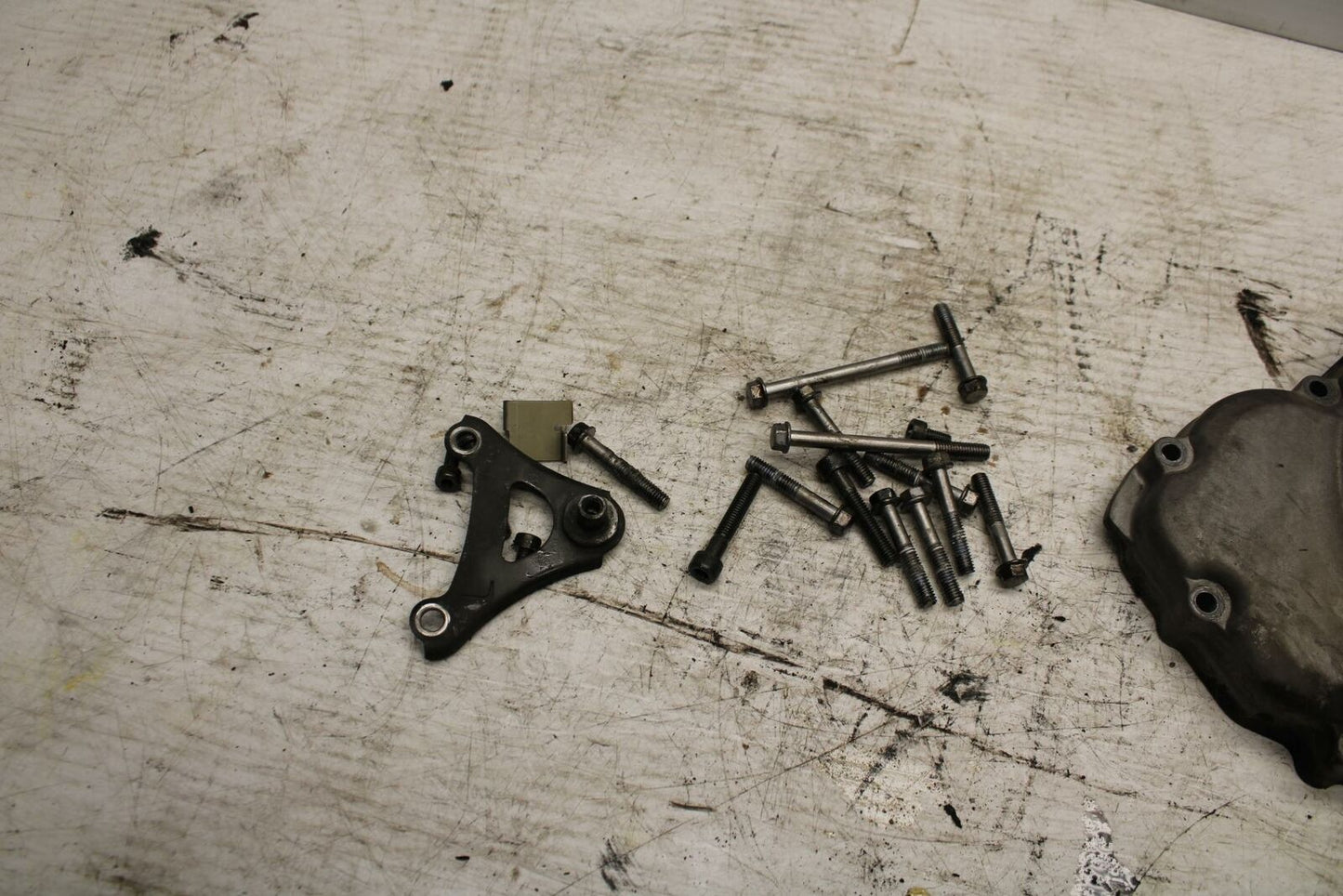 03-05 SUZUKI SV1000 STATOR MAGNETO ALTERNATOR GENERATOR COVER BB296