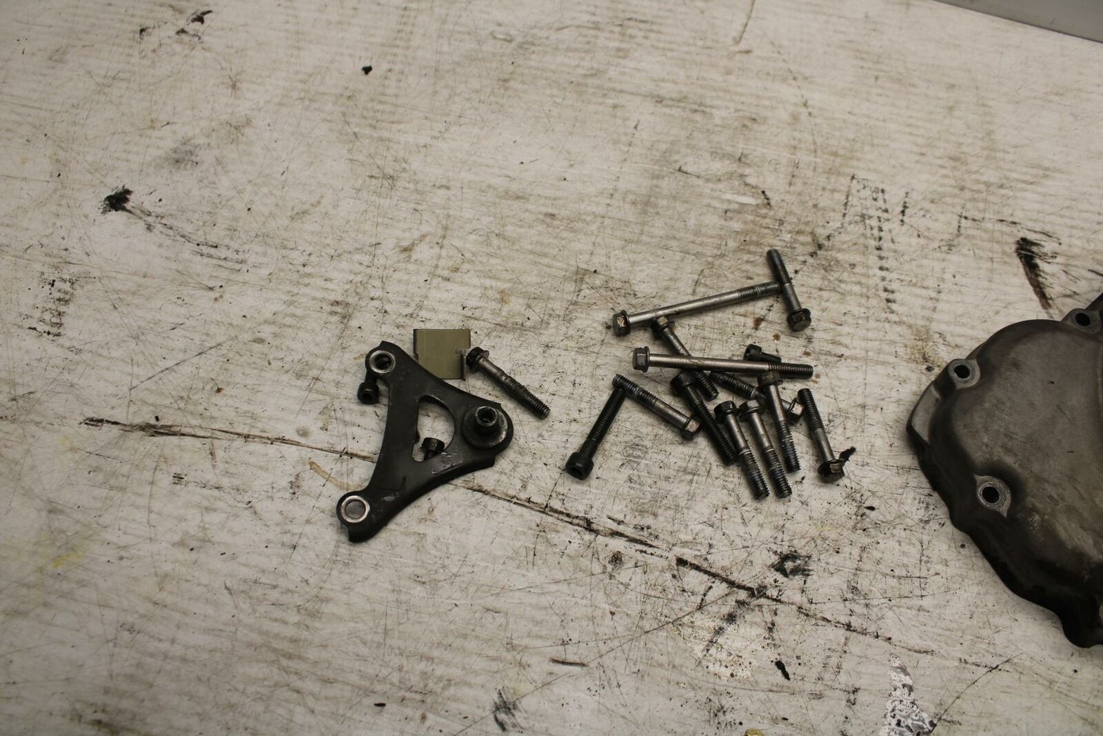 03-05 SUZUKI SV1000 STATOR MAGNETO ALTERNATOR GENERATOR COVER BB296