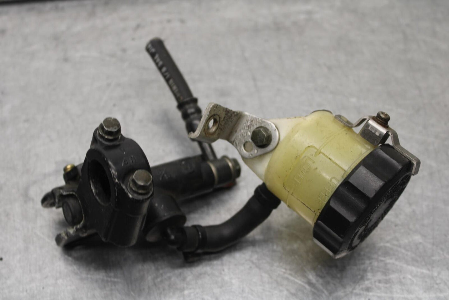 01-03 SUZUKI GSXR600 FRONT BRAKE MASTER CYLINDER BB639