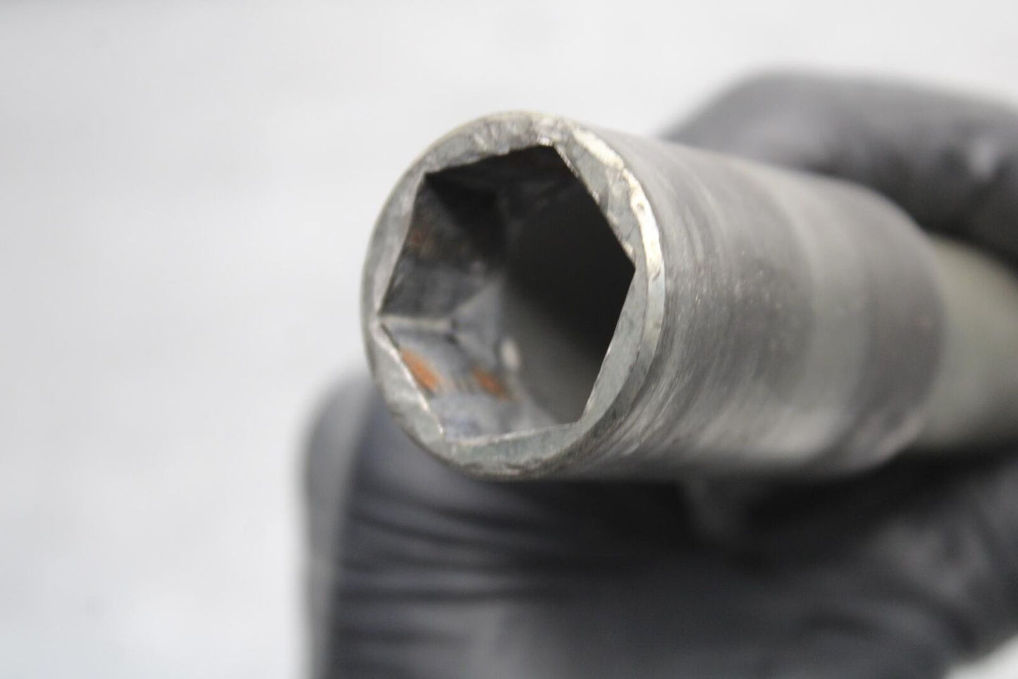 01-03 SUZUKI GSXR600 FRONT WHEEL RIM AXLE PIVOT BOLT  BB633