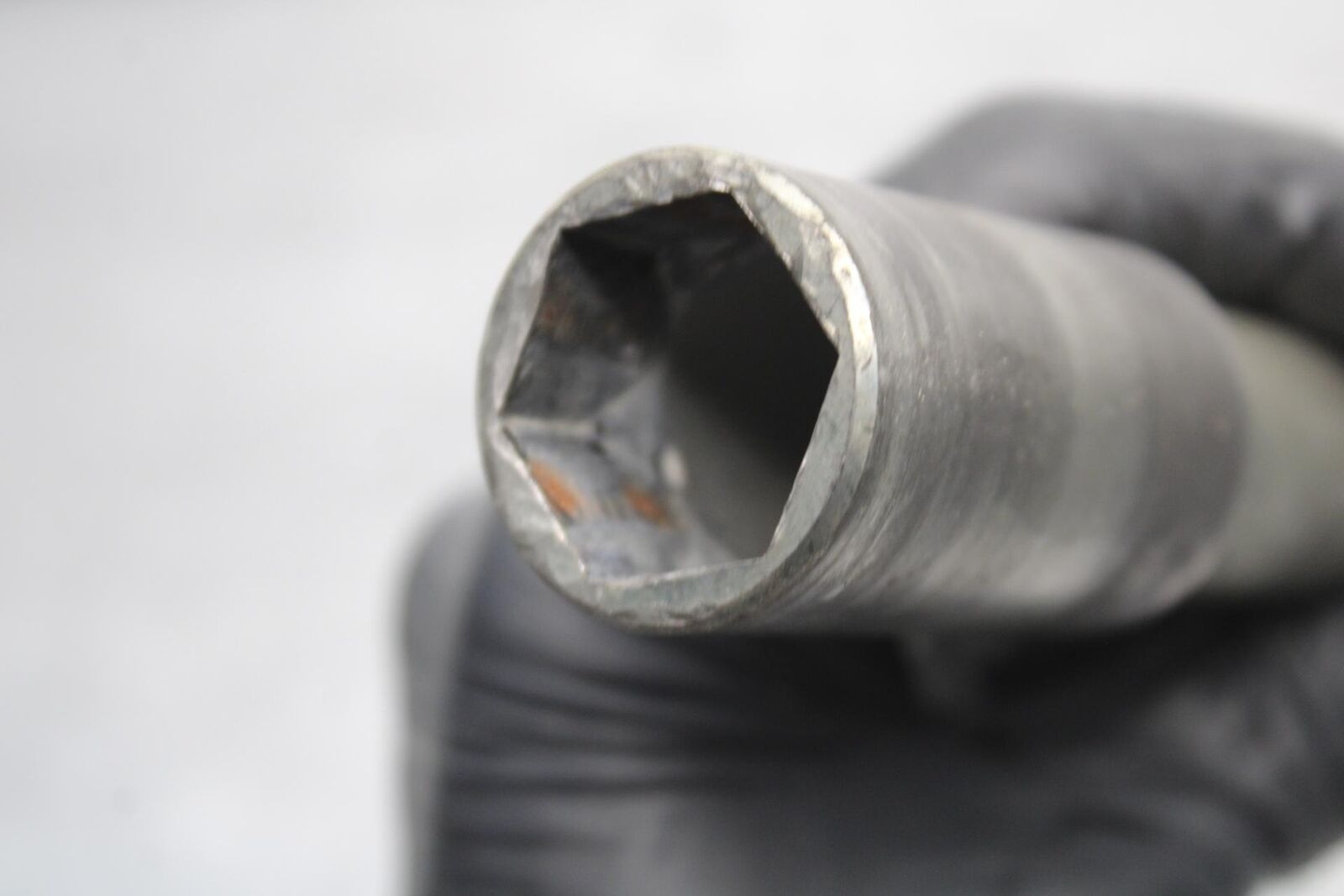 01-03 SUZUKI GSXR600 FRONT WHEEL RIM AXLE PIVOT BOLT  BB633