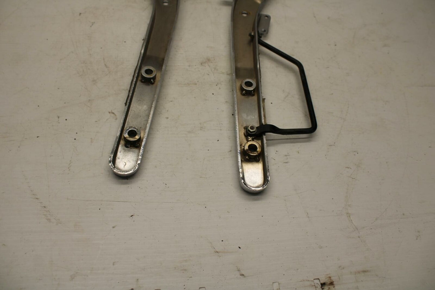 00-07 HONDA SHADOW SABRE 1100 REAR PASSENGER FENDER GRAB RAIL BB350