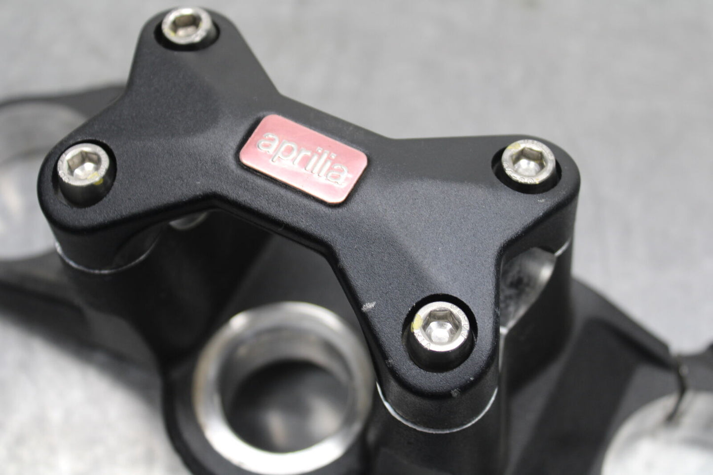 21-24 APRILIA TUONO 660 FACTORY FORKS UPPER TRIPLE TREE CLAMP BB733